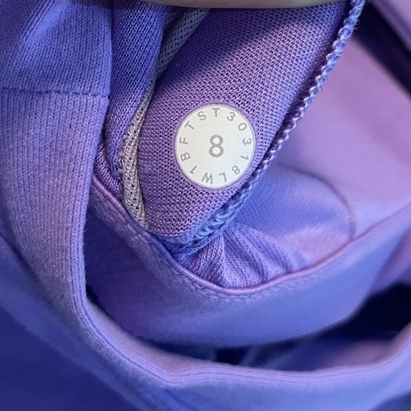 Lululemon Tank - size 8 - Picture 6 of 7